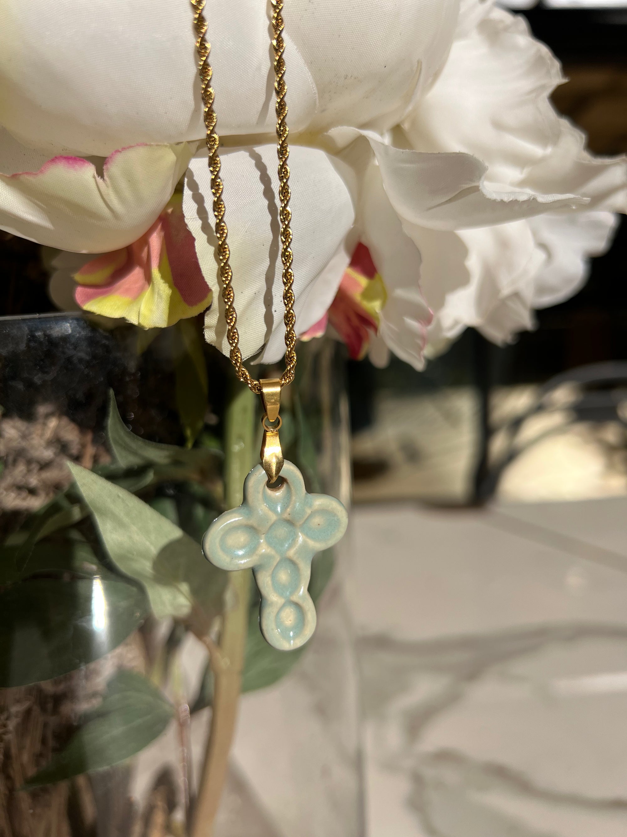 Collier croix blue